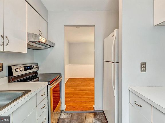 5th image of 618 S Charles St #R32