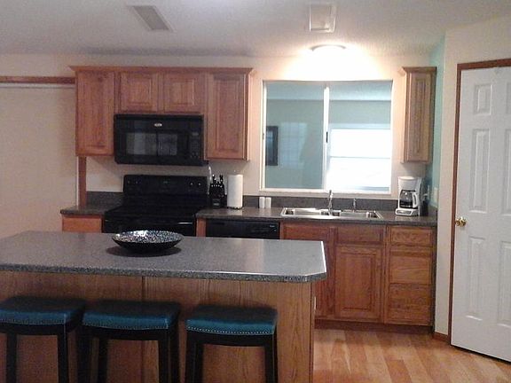4th image of 536 Saint Andrews Blvd