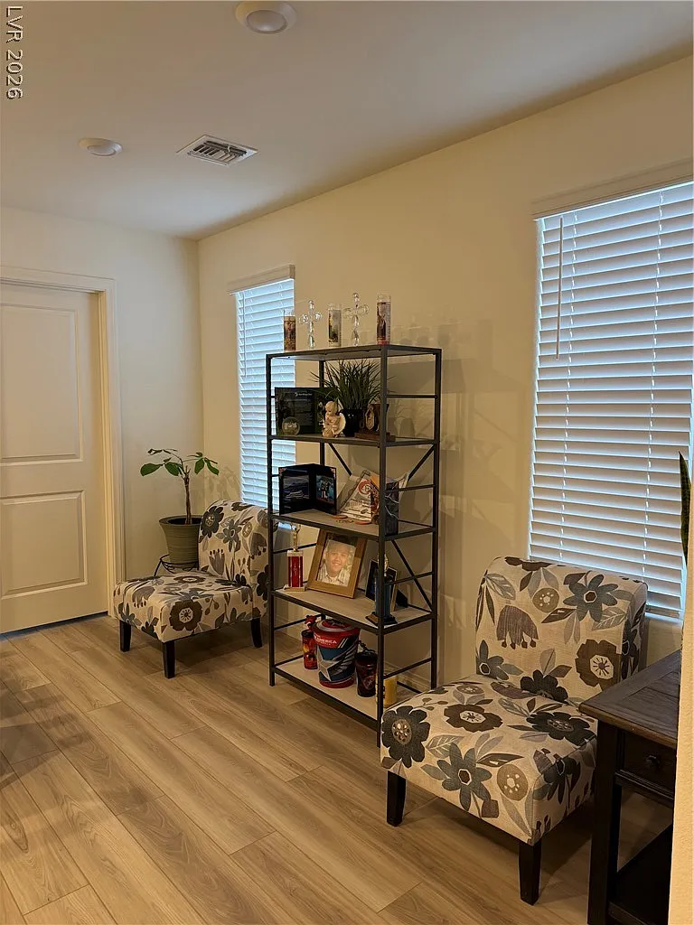 3 bed, 2.5 bath, 1590 sqft, $2,100 — Photo 1
