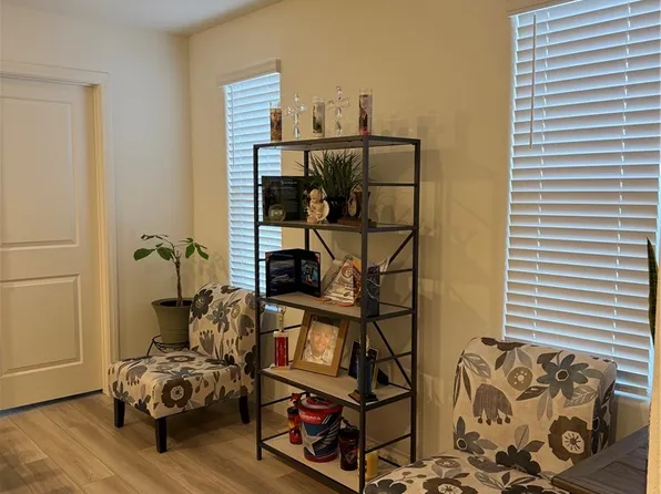 9814 Alpine Style Dr N, Las Vegas, NV 89166