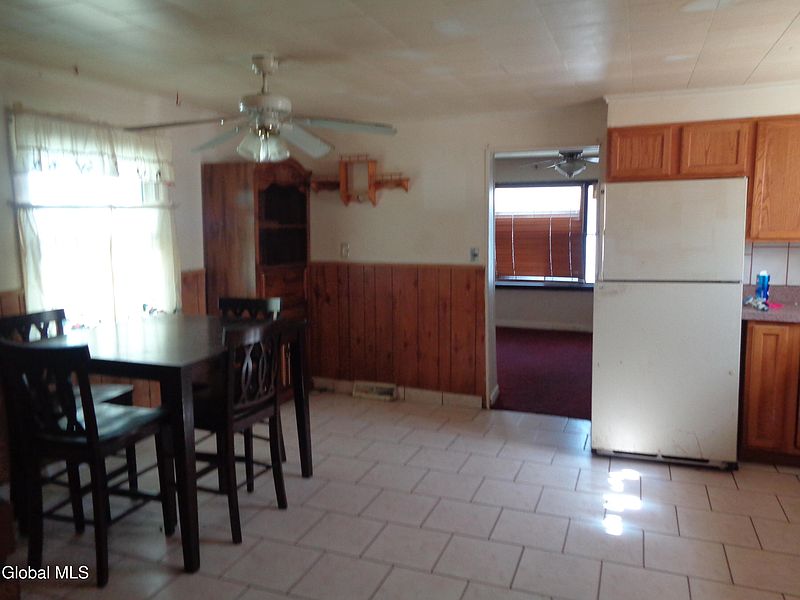 3rd image of 1552 4th Avenue
