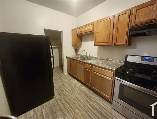 3 bed, 900 sqft, $1,350 — Photo 3