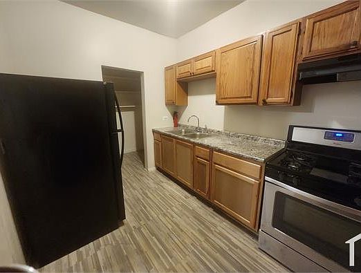3rd image of 6730 S Clyde Ave #1