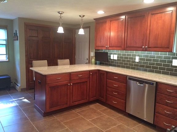 Kithen w/quartz countertops