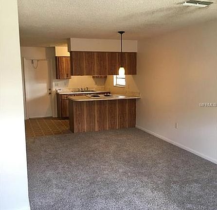 3rd image of 613 E Bella Vista St