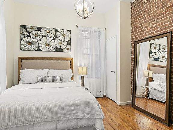 4th image of 204 W 78th St APT 5D