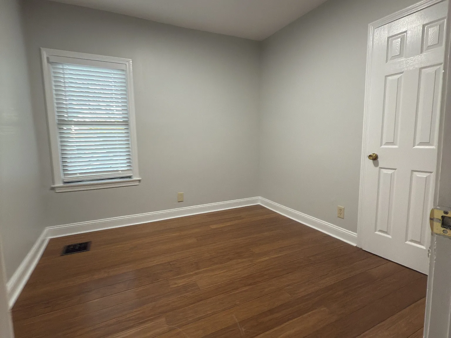 3 bed, 1050 sqft, $2,900 — Photo 3