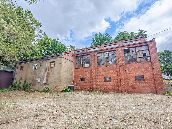 3rd image of 3705 Commonwealth Ave
