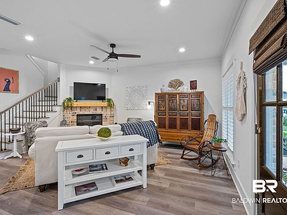 5th image of 664 Norman Ln