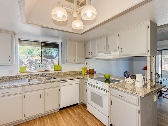 3rd image of 2838 W Morten Ave