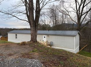 162 Holt Rdg, Clyde, NC 28721