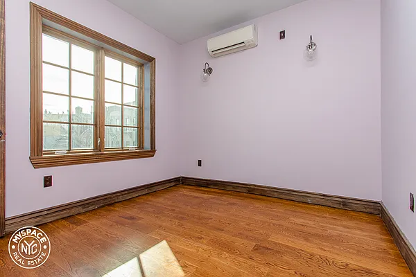 Rented by MySpaceNYC | media 4