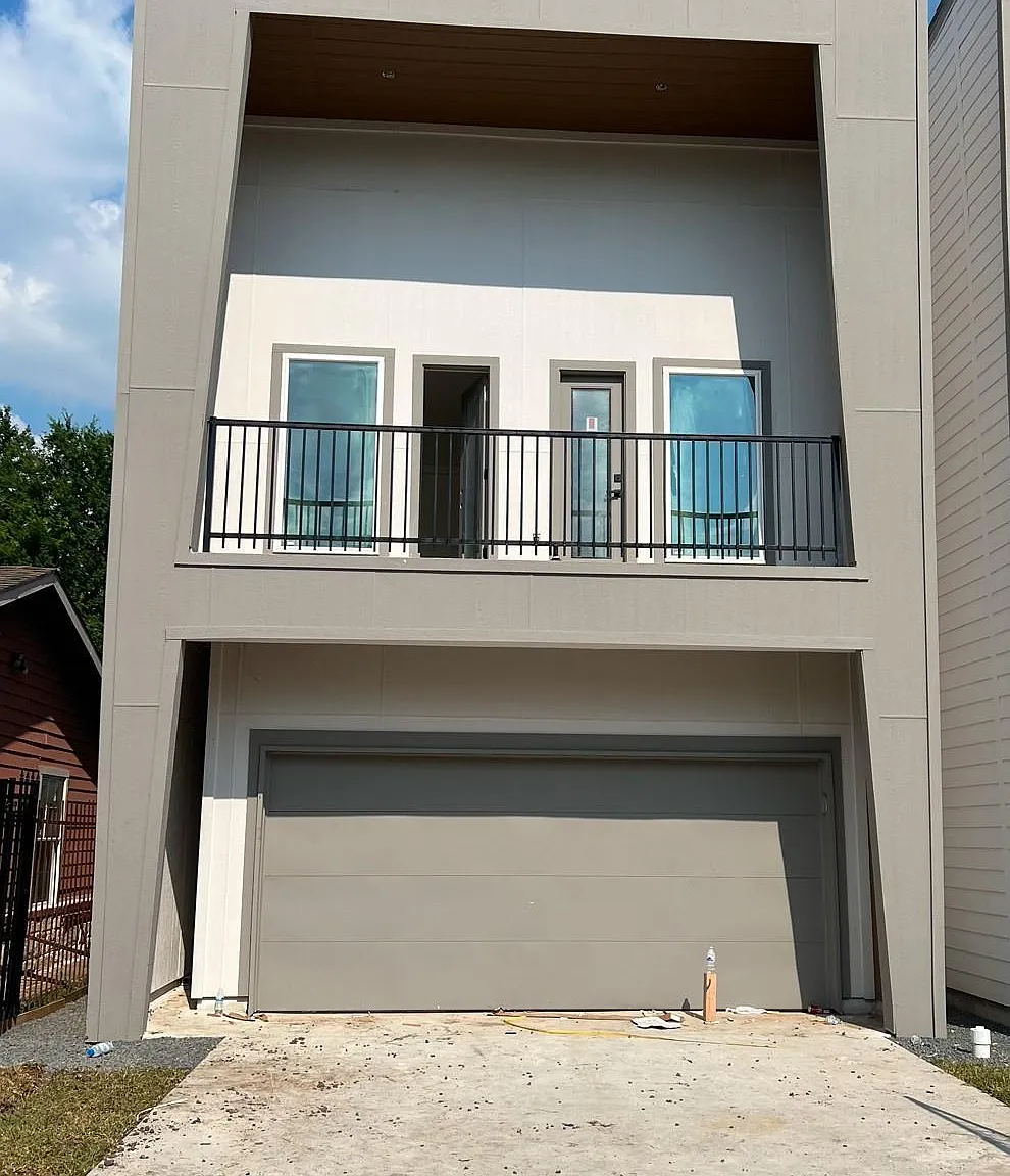2 bed, 2.0 bath, $2,200 — Photo 1