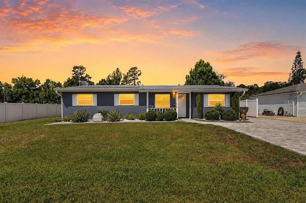 5 bed, 2.0 bath, 1901 sqft, $2,900 — Photo 1