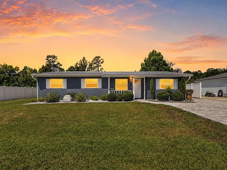 1330 S Shore Dr — Photo 1