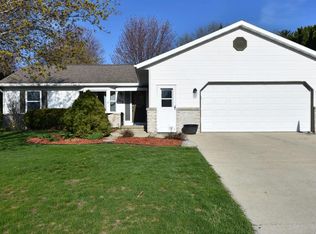 305 Farwell Rd, Beaver Dam, WI 53916