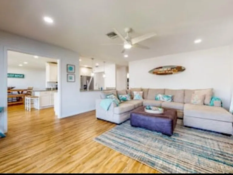 Camelia Dr — Photo 12