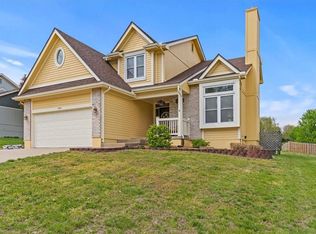 102 Jasmine Cir, Smithville, MO 64089