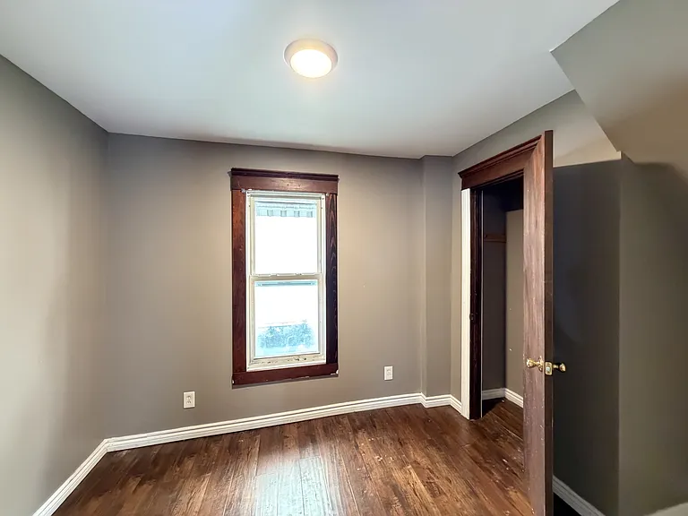 11 Pooley Pl — Photo 7