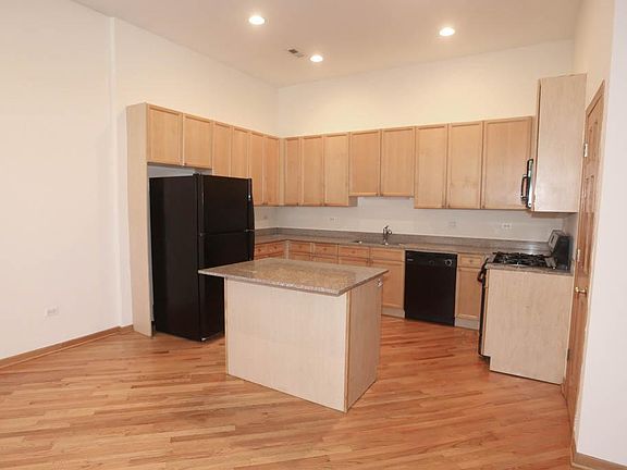 2nd image of 2533 N Southport Ave #K3