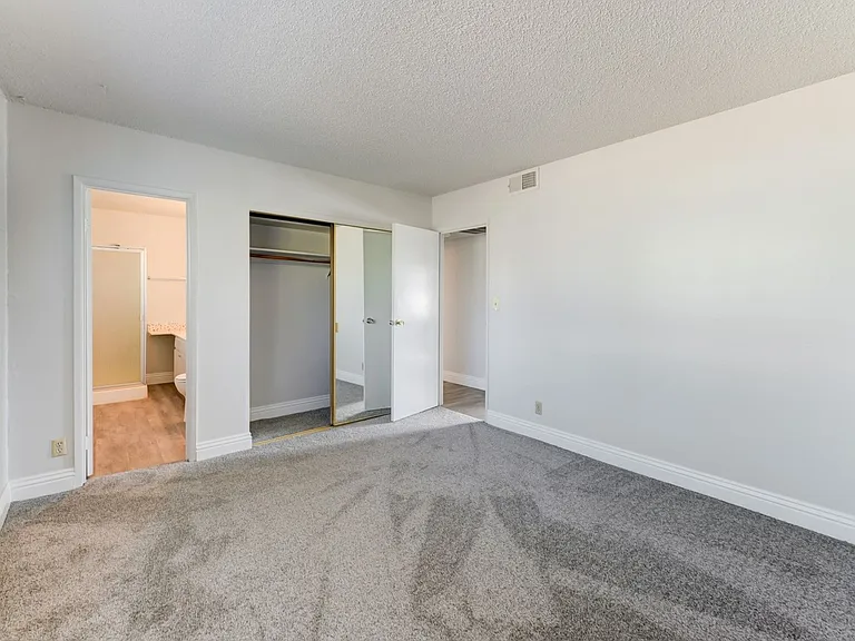 4417 Berkley Ave — Photo 6