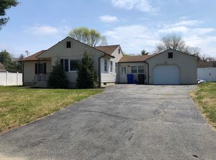 61 Southern Rd, Springfield, MA 01129