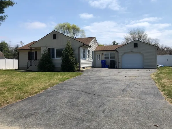61 Southern Rd, Springfield, MA 01129