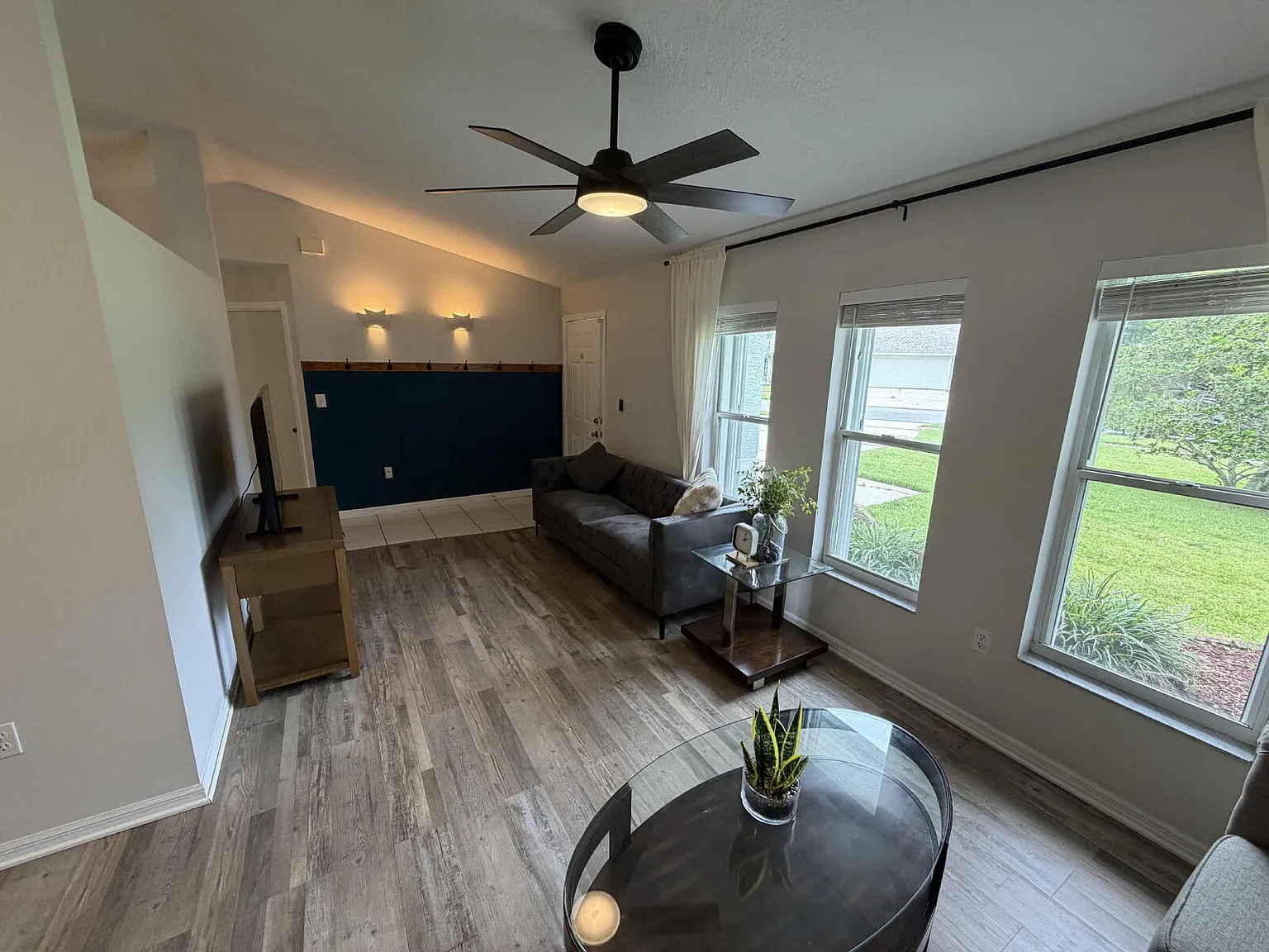 3 bed, 2.0 bath, 1546 sqft, $2,300 — Photo 3