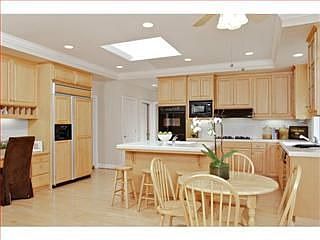 2nd image of 125 Gloria Cir