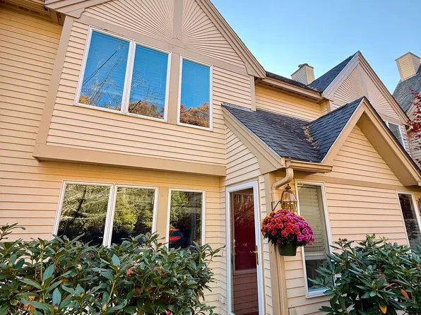 32 Prestonfield Road, Nashua, NH 03064