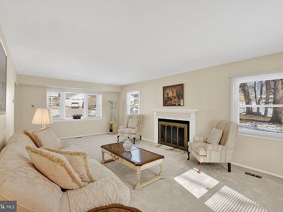 3rd image of 13 Crosswick Pl