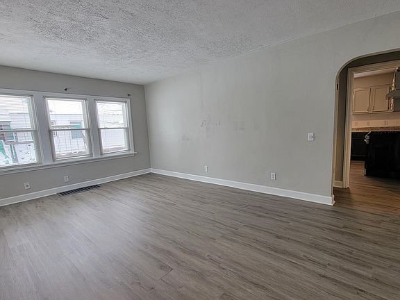 4th image of 532 Parkway Ave