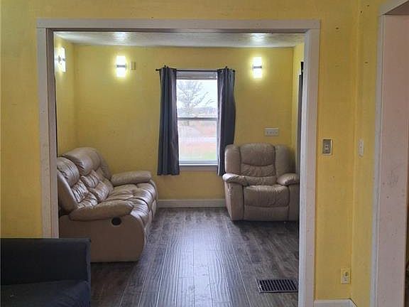 2nd image of 138 Main St