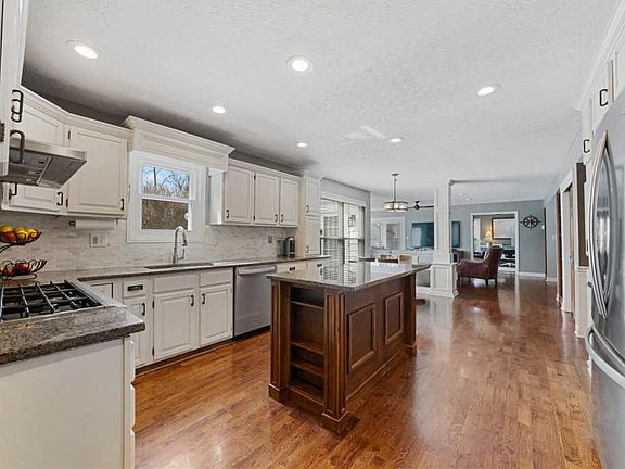 5th image of 7647 Tenbury Dr