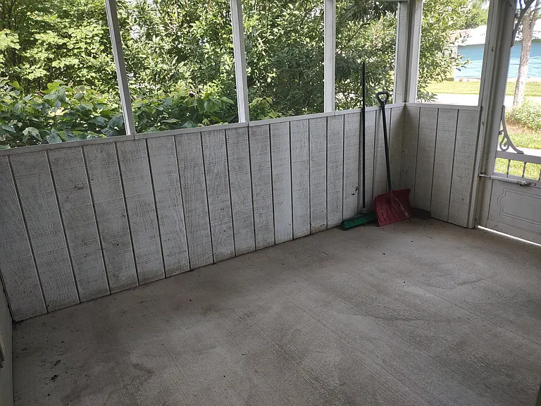 2529 Broadway Ave — Photo 19