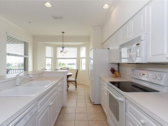 3rd image of 10391 Butterfly Palm Dr APT 1042