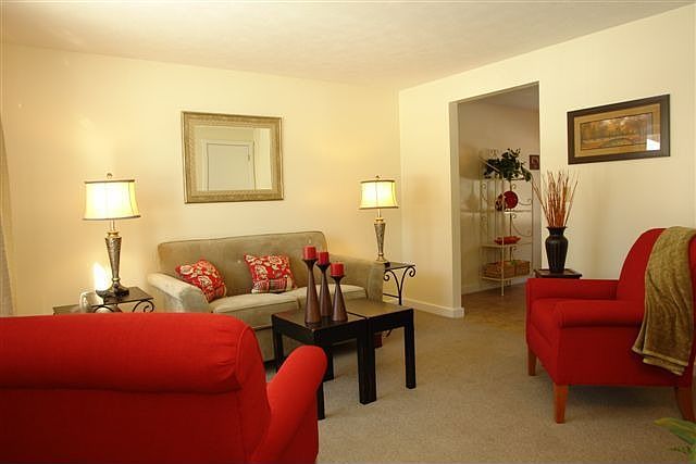 2nd image of 16 Dalten Pines Rd APT 10