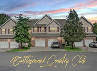 118 Whitlock Ct, Manalapan, NJ 07726