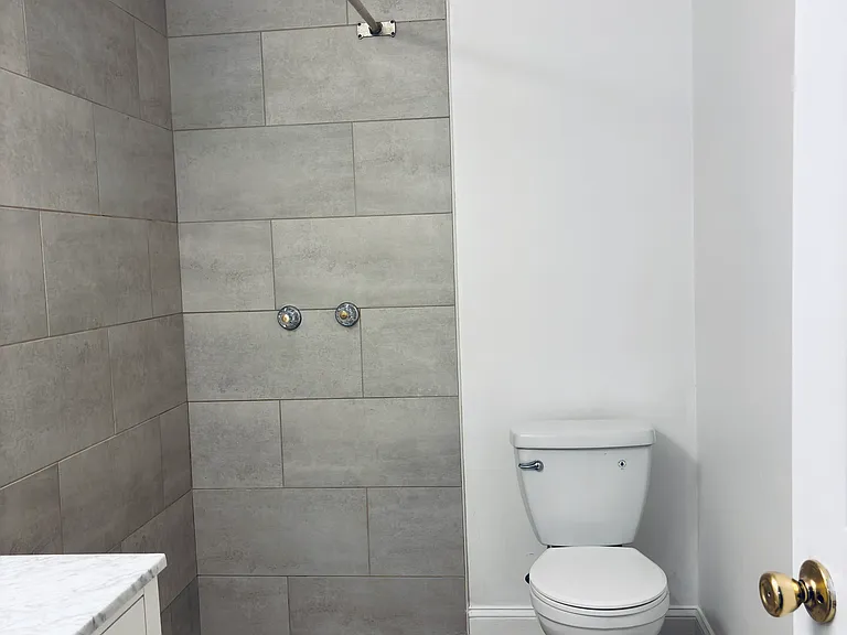 2130 Bancroft Pl #E — Photo 17