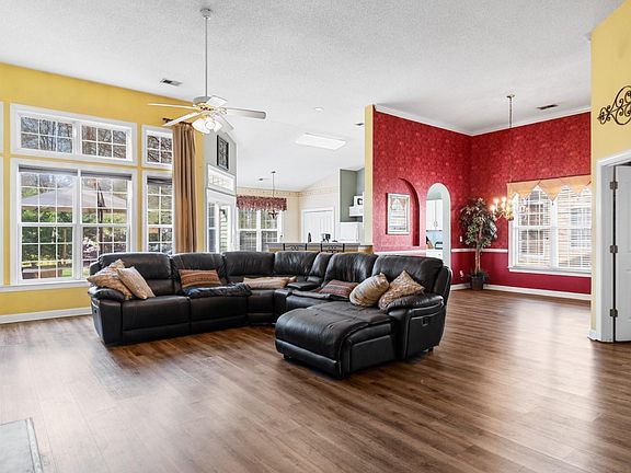 5th image of 1166 North Blackmoor Dr.