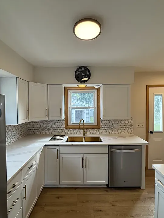 3 bed, 1080 sqft, $1,800 — Photo 2