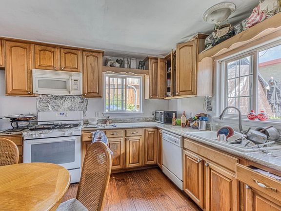 5th image of 1770 Flores St