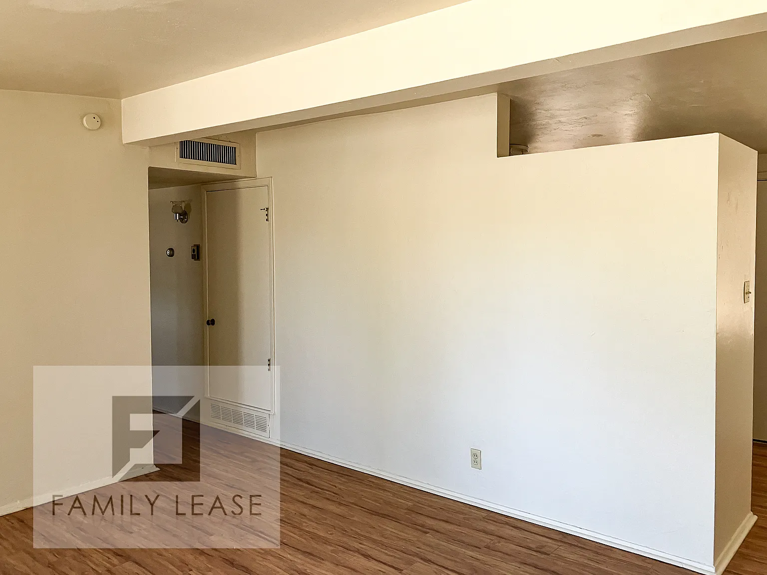 2 bed, 940 sqft, $1,345 — Photo 4