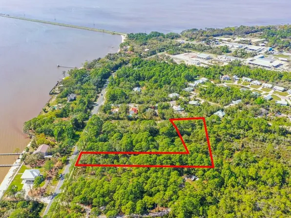 108 S Bay Shore Dr, Eastpoint, FL 32328