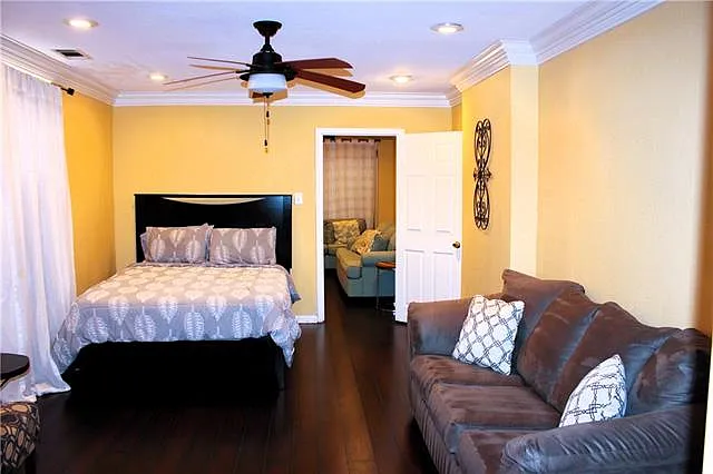 3 bed, 2.0 bath, 1882 sqft, $2,250 — Photo 2