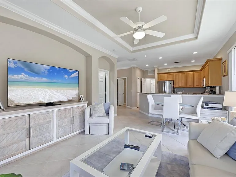 490 Montelluna Dr — Photo 6