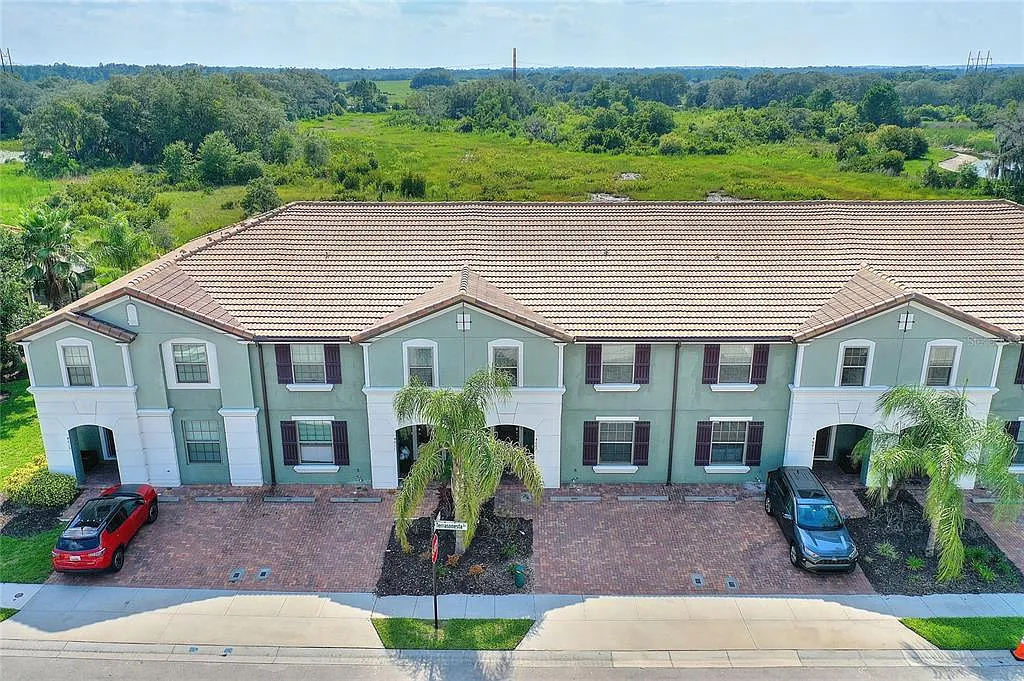 5 bed, 4.5 bath, 2265 sqft, $3,900 — Photo 3