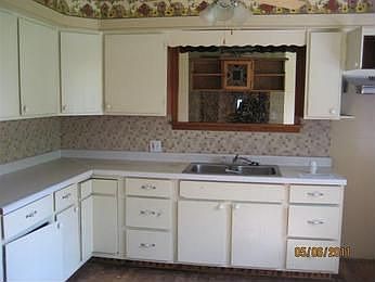 3rd image of 6076 S Dort Hwy