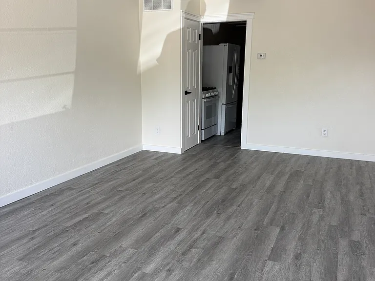 2533 E Water St — Photo 9