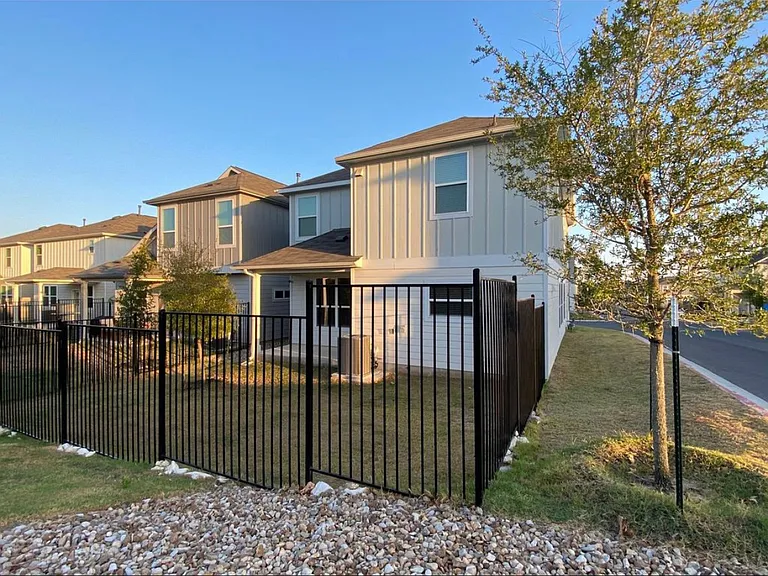 1212 Devon Stetson Pl — Photo 2